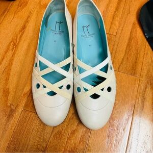 Thierry Rabotin Cream and White Flats Size 40 (US 9)